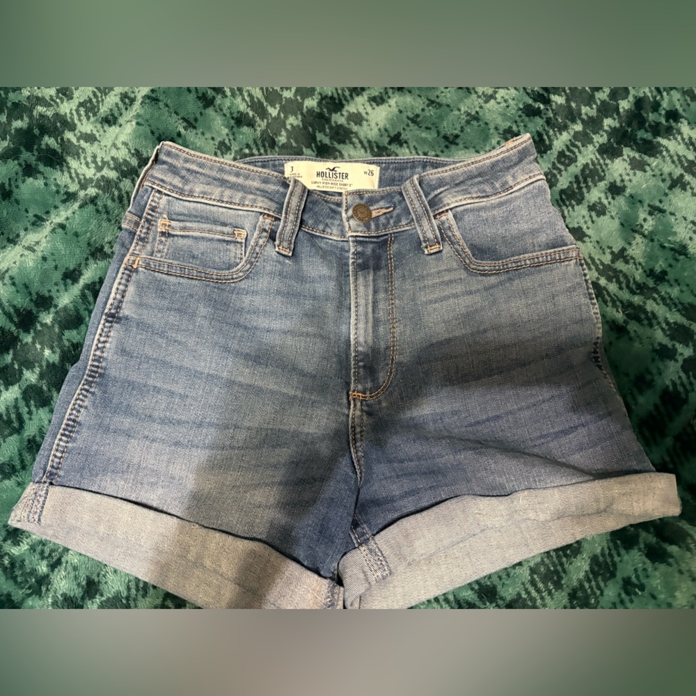 Hollister Curvy High-Rise Denim Shorts